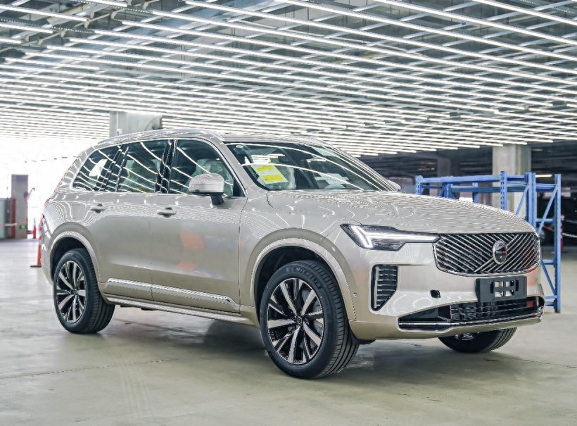 新款沃爾沃XC90到港,換裝新前臉+新內(nèi)飾,還帶6座布局+空氣懸架
