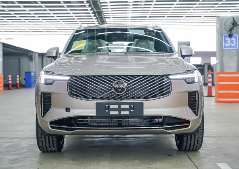 新款沃爾沃XC90到港,換裝新前臉+新內(nèi)飾,還帶6座布局+空氣懸架
